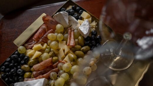 Illusztráció: Ron Lach