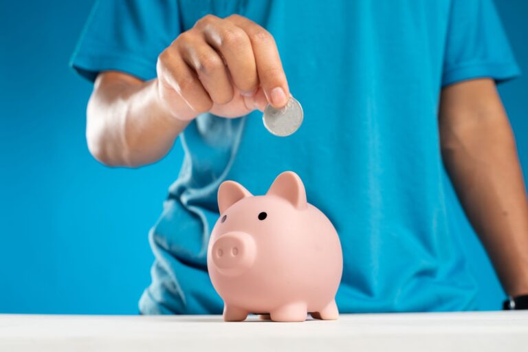 Hogyan taníthatjuk meg a gyerekeknek a pénz értékét a mai digitális világban?